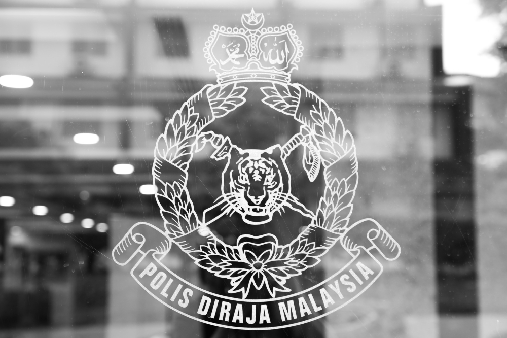 Woman fights off naked intruder in Taman Sri Sentosa apartment, police ...