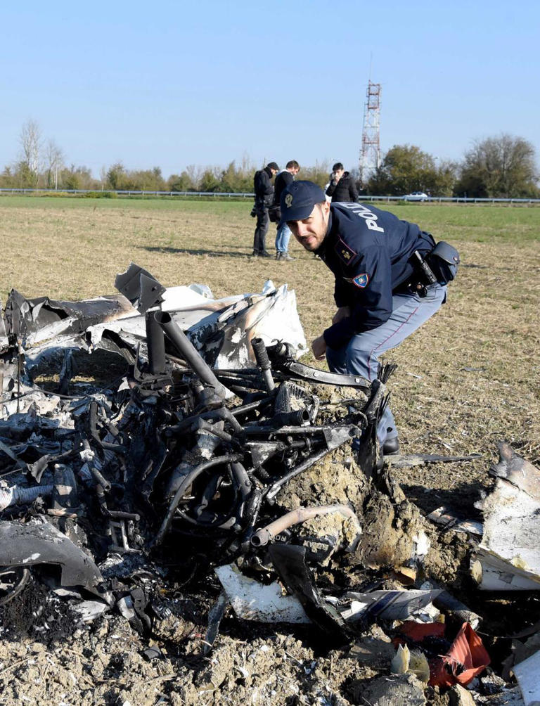 Volo fatale nelle campagne di Cona. Aereo precipita e prende fuoco. Il ...