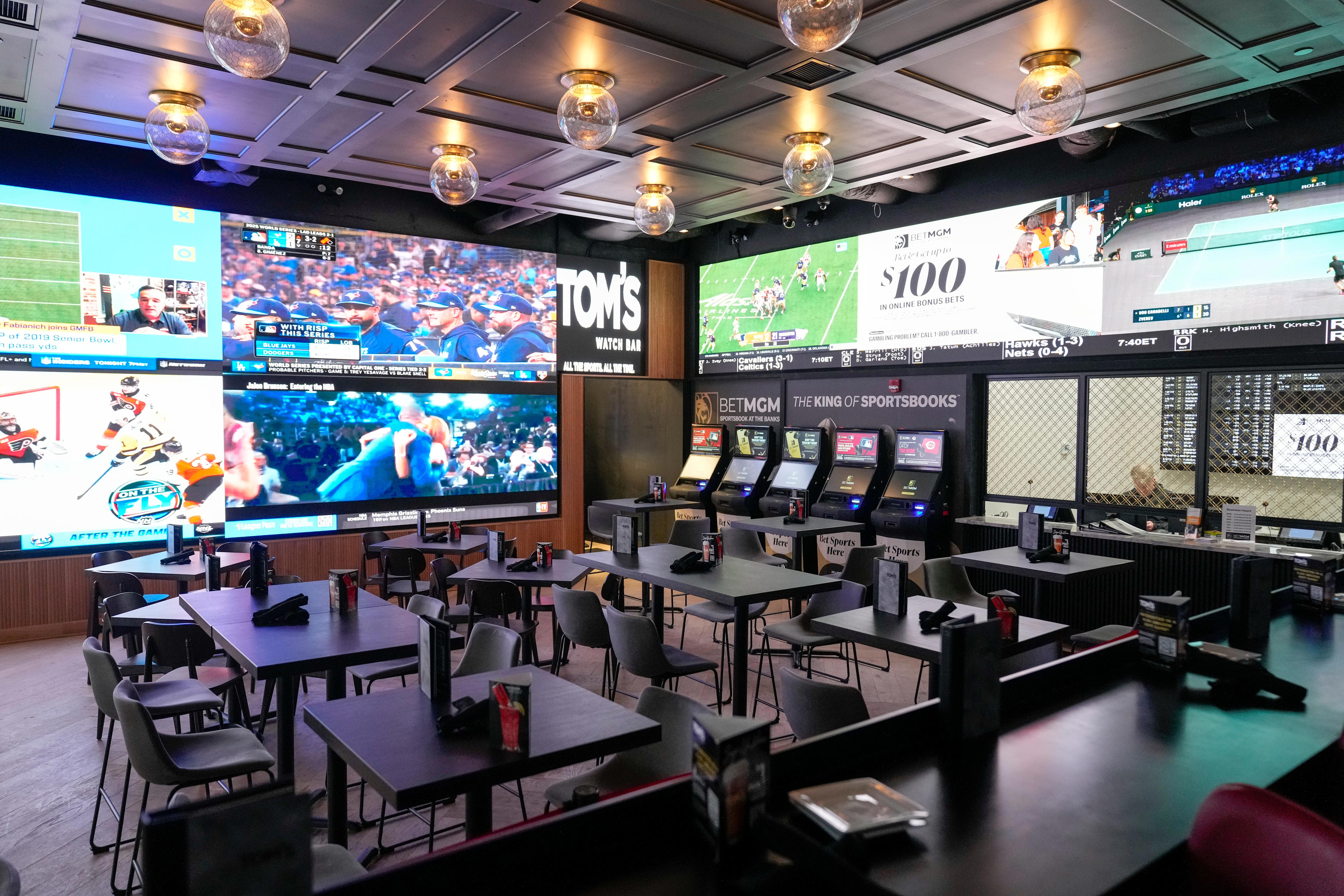 College athletes among 14 people arrested for role in mafia-funded ...