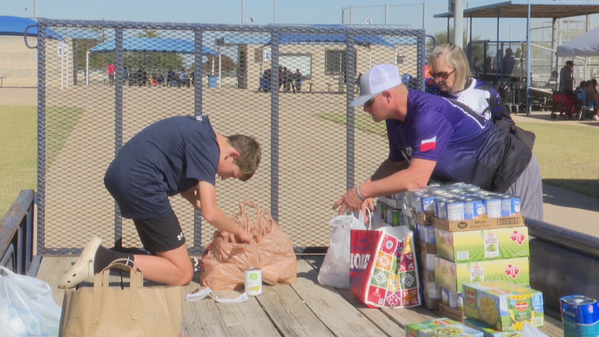 Baseball tournament collects food donations for Central Texas families