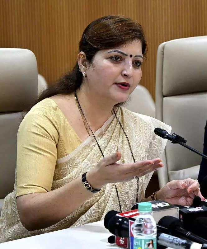 Rupali vs Rupali: NCP sends show-cause notice to Thombare over remarks ...