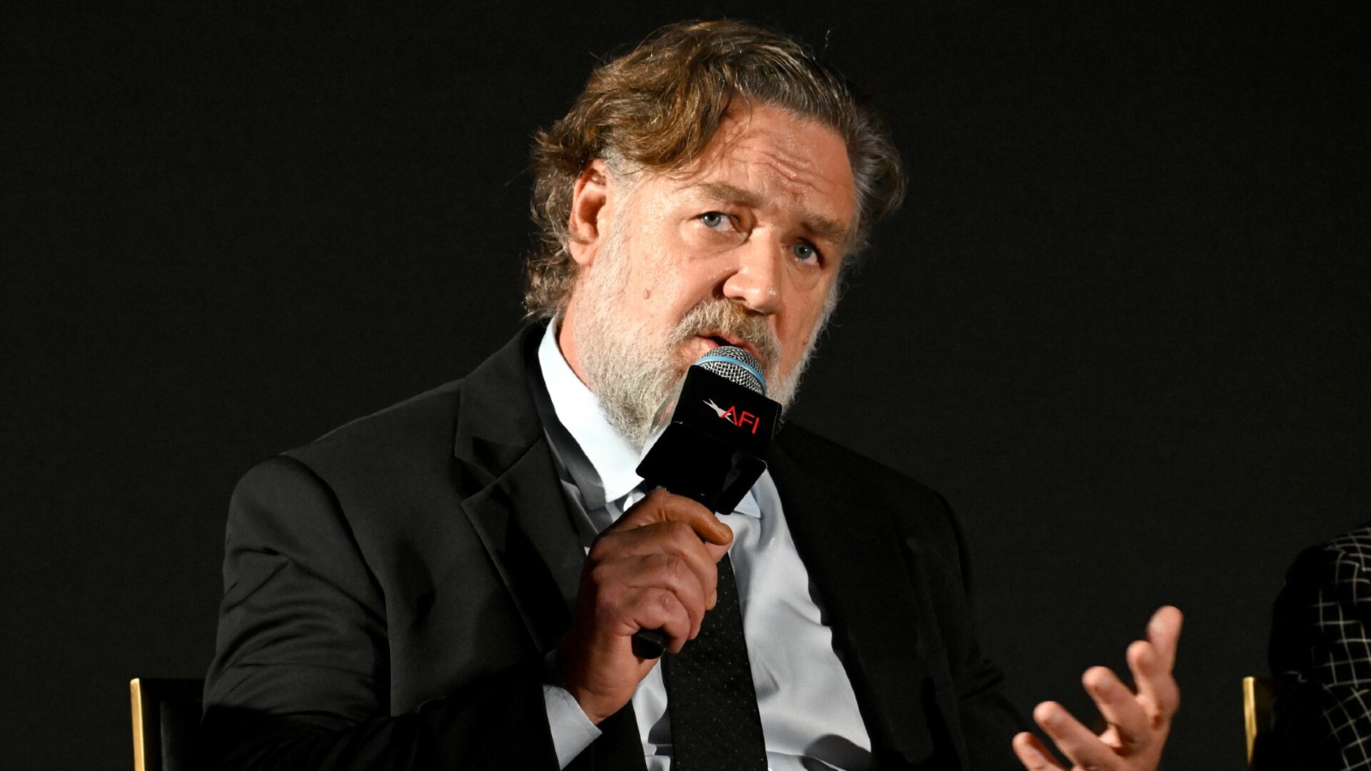 ‘Embarrassing’: Russell Crowe weighs in on Australian politics on Joe ...
