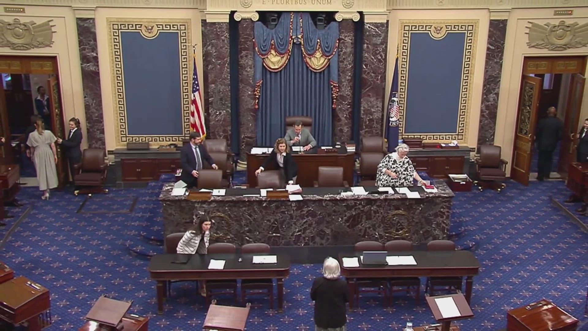US lawmakers work during rare weekend session to end government shutdown