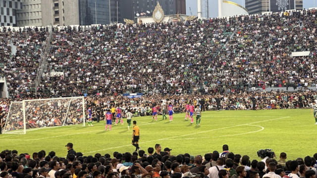 คณะผู้จัดบอล 7 สี แถลงการณ์ขอโทษหลังปล่อยแฟนบอลลงสนามในนัด