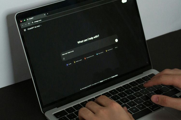 10 layanan AI generatif paling diminati, mulai dari ChatGPT hingga DeepSeek