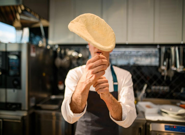 4 Restaurant Chains With the Best Pizza, According to Chefs