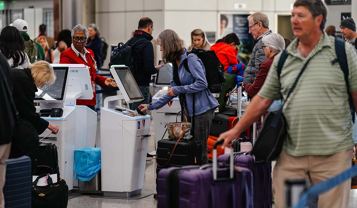 Global air travel chaos amid U.S. government shutdown