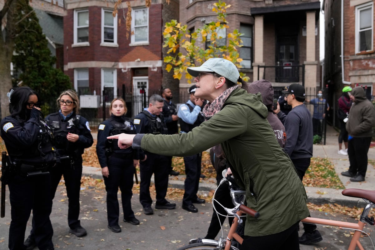Chicago police respond to report of shots fired at federal agents