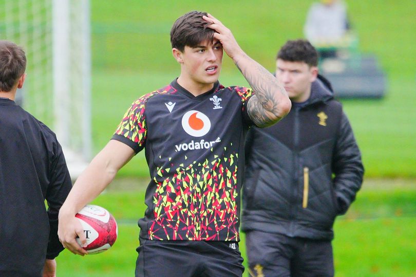 Louis Rees-Zammit's glamorous girlfriend ready for huge change as Welsh ...