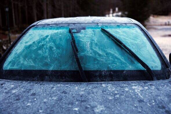 'Only method that works' to quickly defrost car window in cold weather