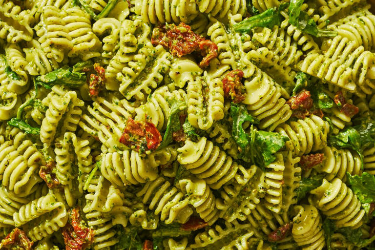 The 5-ingredient Italian pasta salad I make on repeat