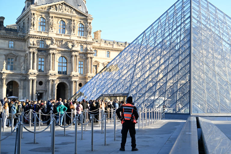 All members of Louvre heist gang now in custody, police claim