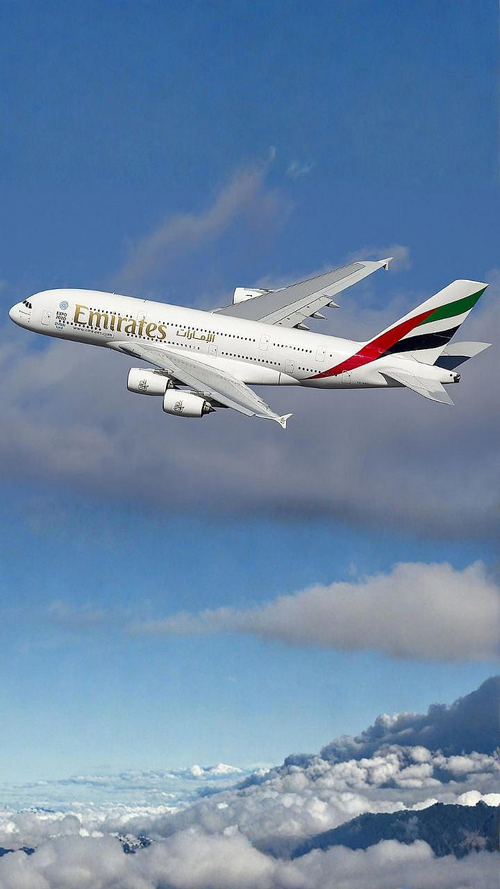 जगातील सर्वात मोठं प्रवासी विमान पाहिलंत का? जाणून घ्या Airbus A380 बद्दल
