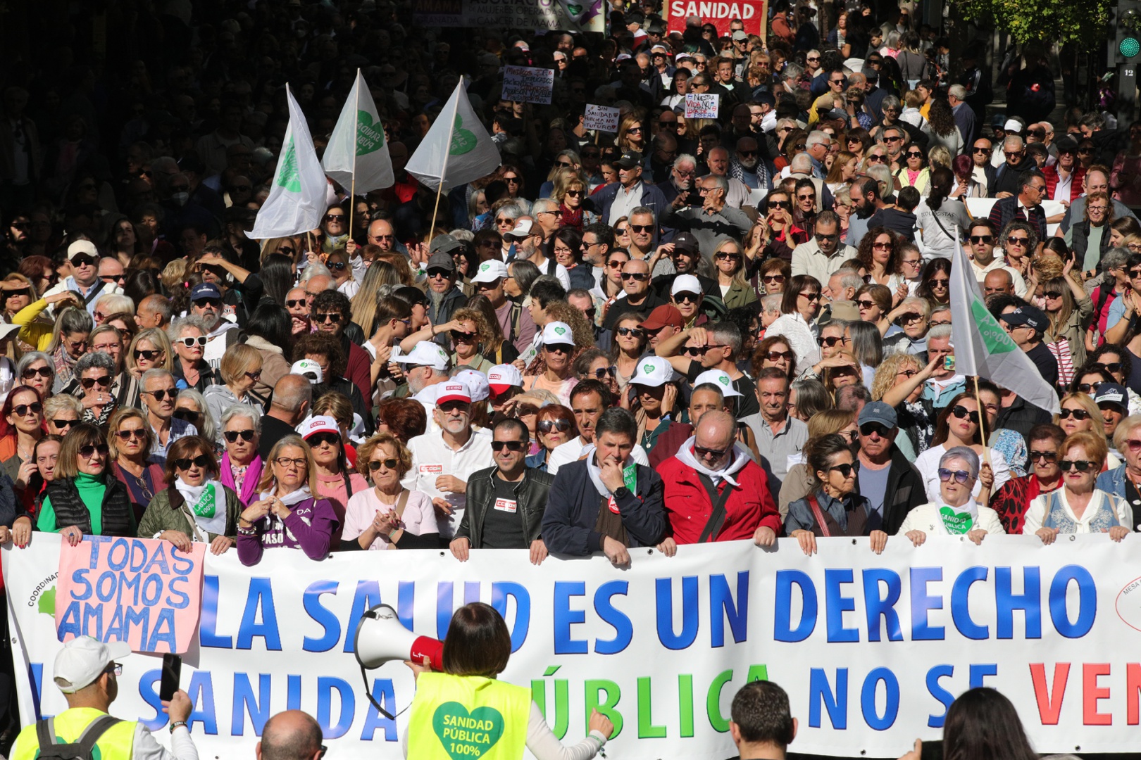 Miles de personas salen a las calles en Andalucía en defensa de la ...