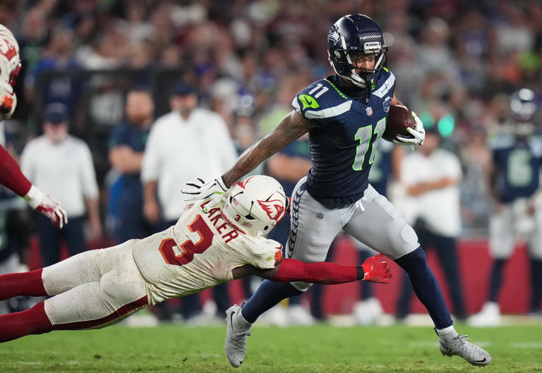 Arizona Cardinals safety Budda Baker (3) dives after Seattle Seahawks receiver Jaxon Smith-Njigba (11) at State Farm Stadium in Glendale on Sept. 25, 2025.