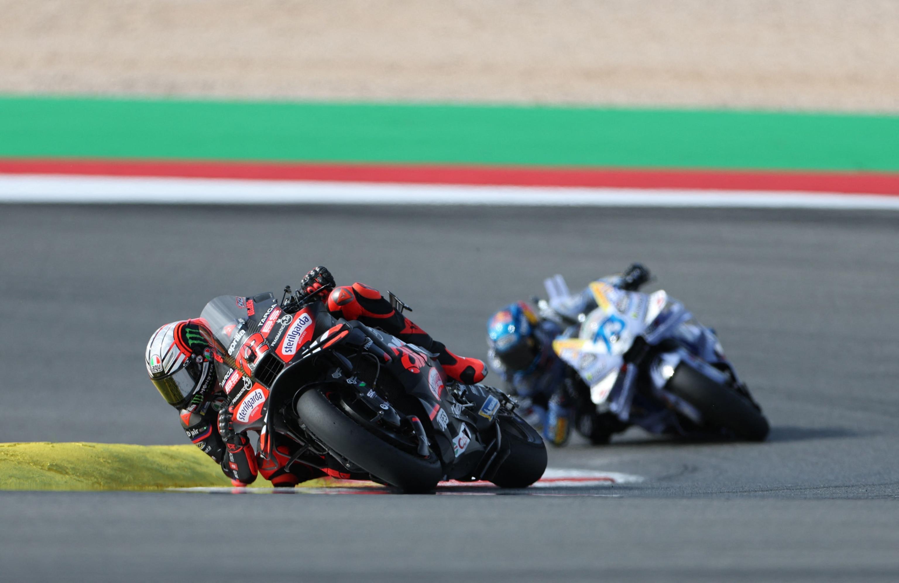 Motogp oggi: Bezzecchi domina in Portogallo. Bagnaia cade ed è fuori