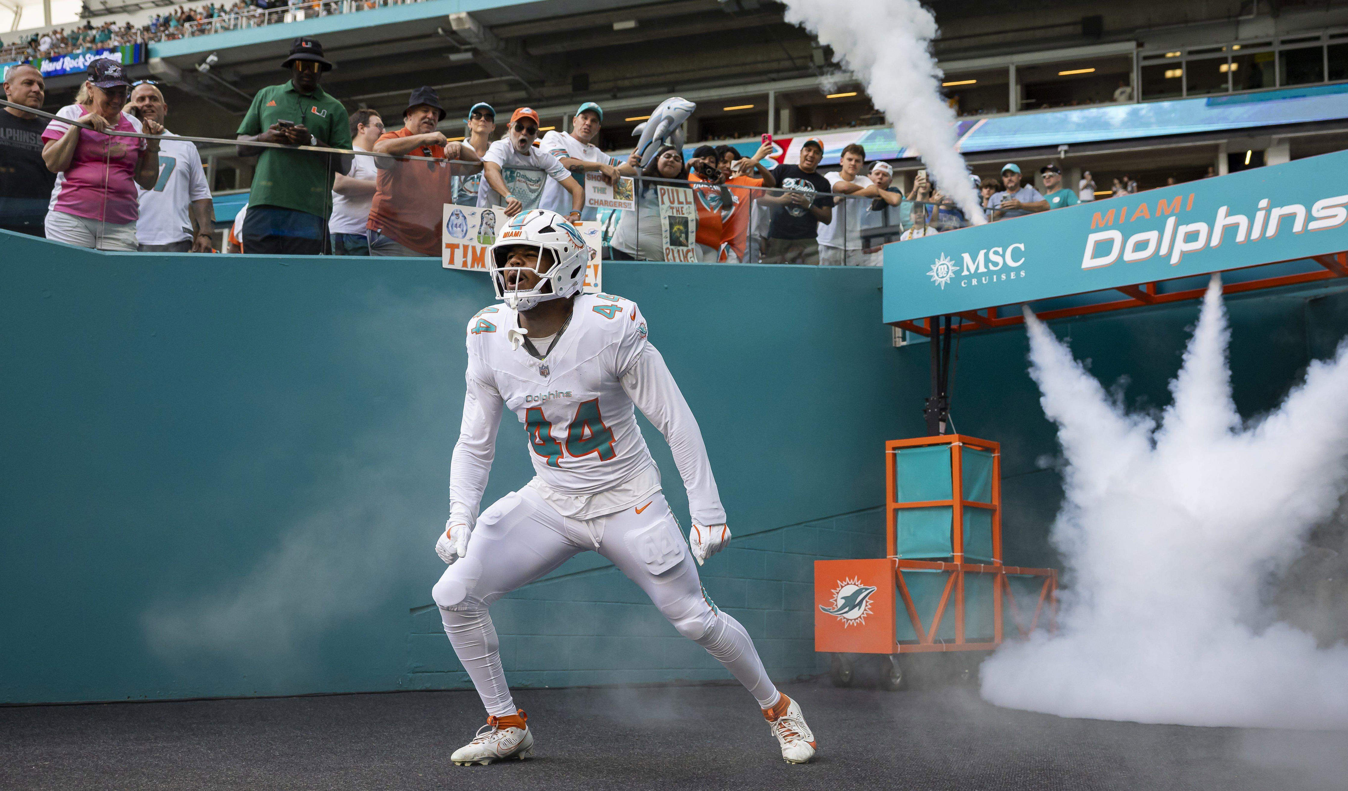 Dolphins down starting cornerback, safety and edge rusher vs. Bills