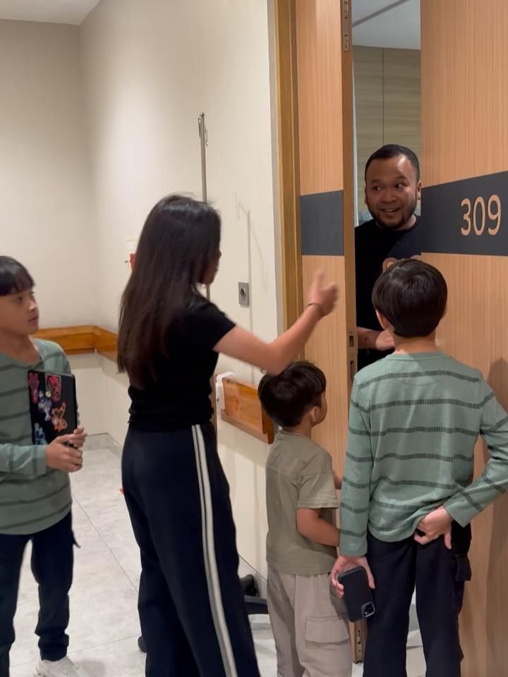 8 Potret Bahagia Zaskia Adya Mecca Saat Sambut Keponakan Baru 7