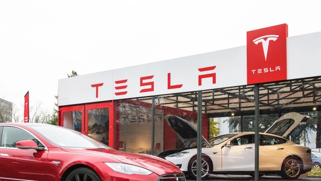Tesla aims to sweeten the deal for gas car owners with out-of-the-box ...