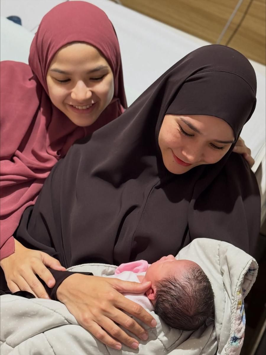 8 Potret Bahagia Zaskia Adya Mecca Saat Sambut Keponakan Baru 5
