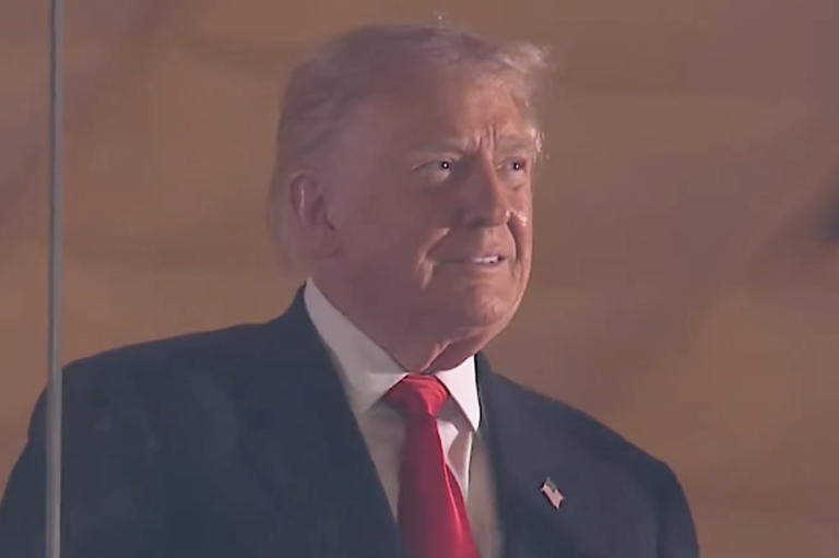 Donald Trump llega 80 minutos tarde tras un gran operativo para el partido de la NFL