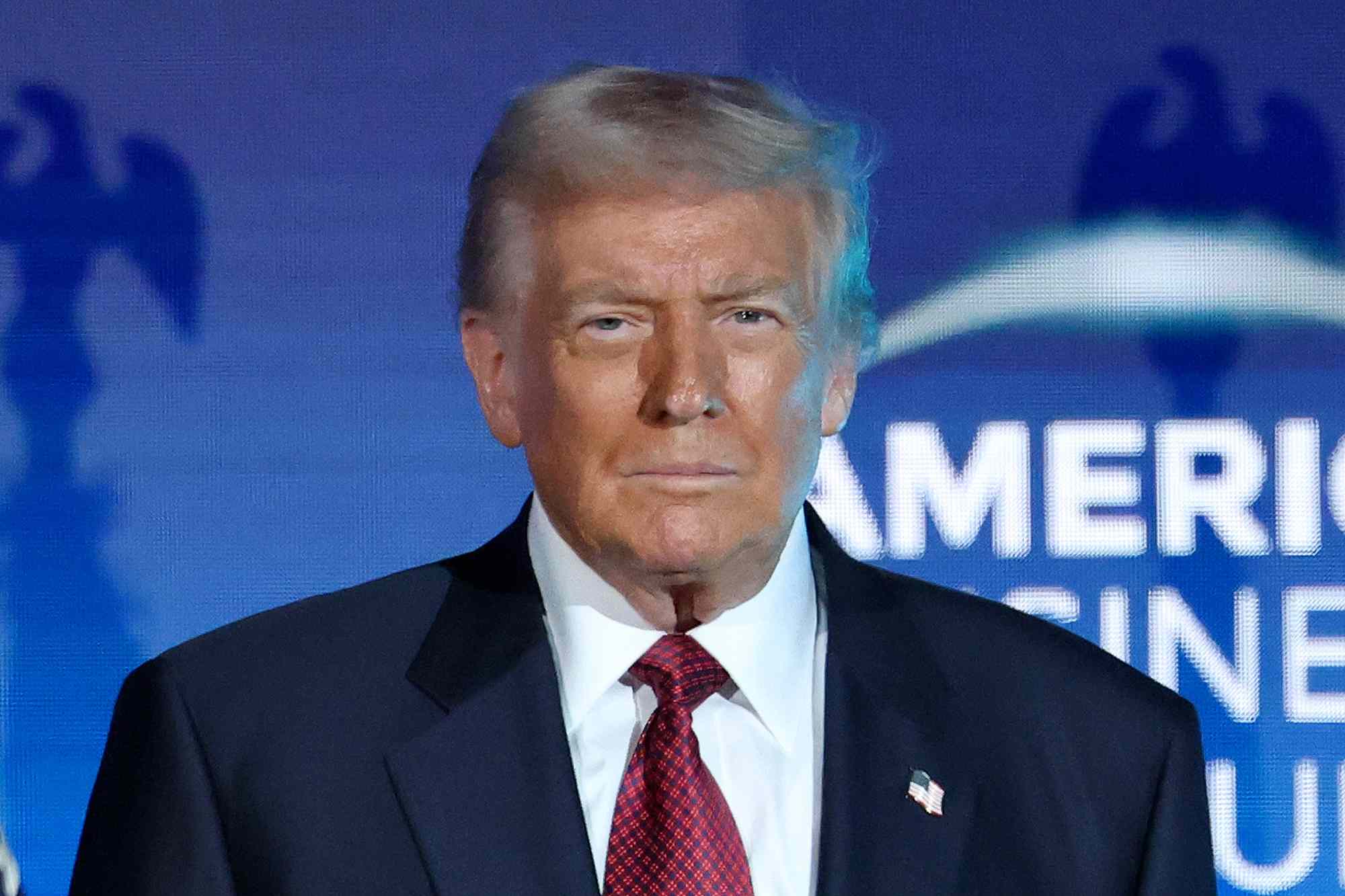 Donald Trump Says Tariff Dividend of ‘at Least’ 2,000 Will Be Paid to