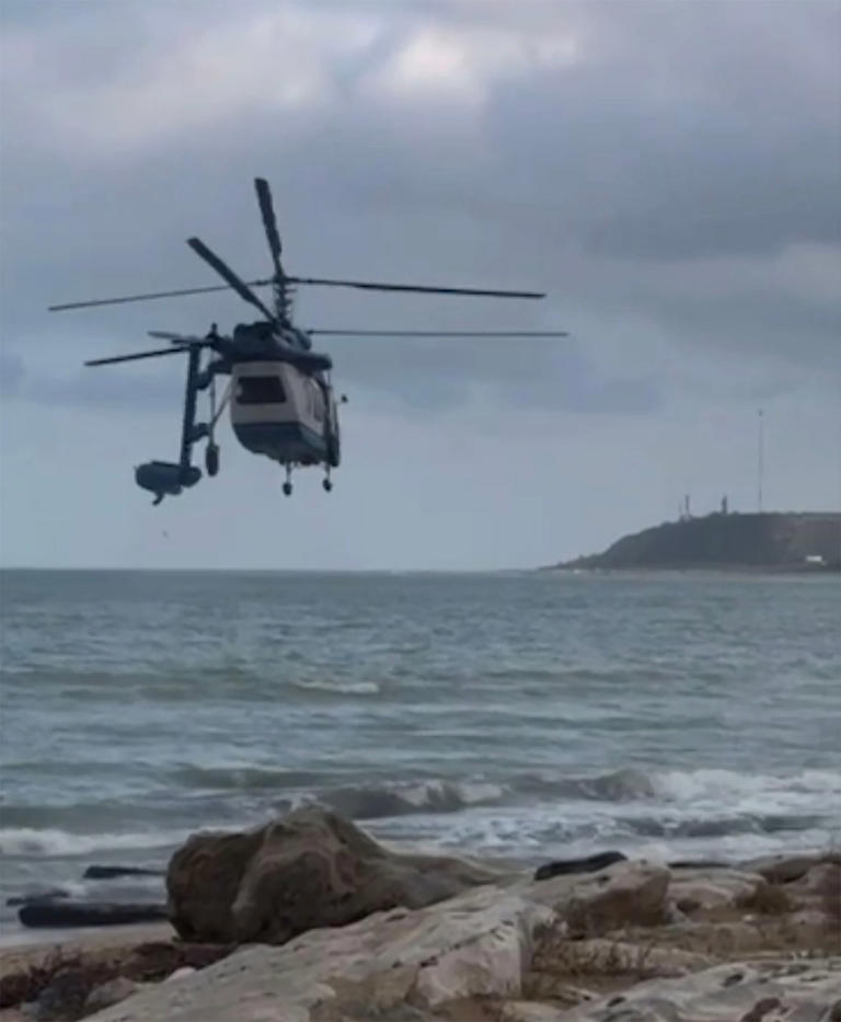Wild video shows Russian chopper pilot make baffling choice before ...