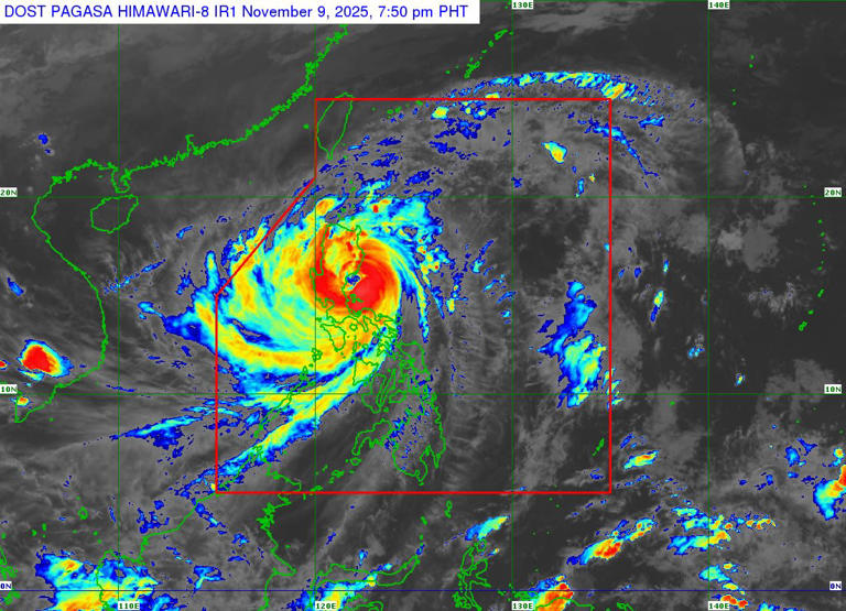 Super Typhoon Uwan ©DOST-PAGASA