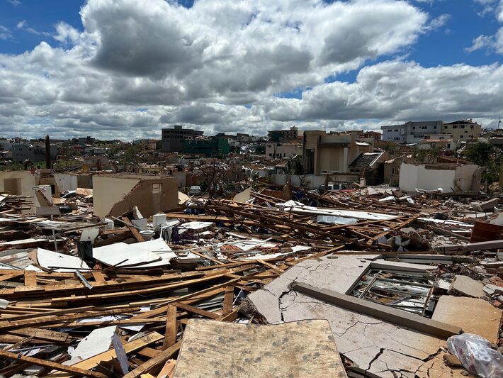 Tornado destruiu boa parte da cidade de Rio Bonito do Iguaçu, deixando ao menos seis mortos, mais de 800 feridos e um rastro de destruição. Foto: Rubens Anater/Estadão