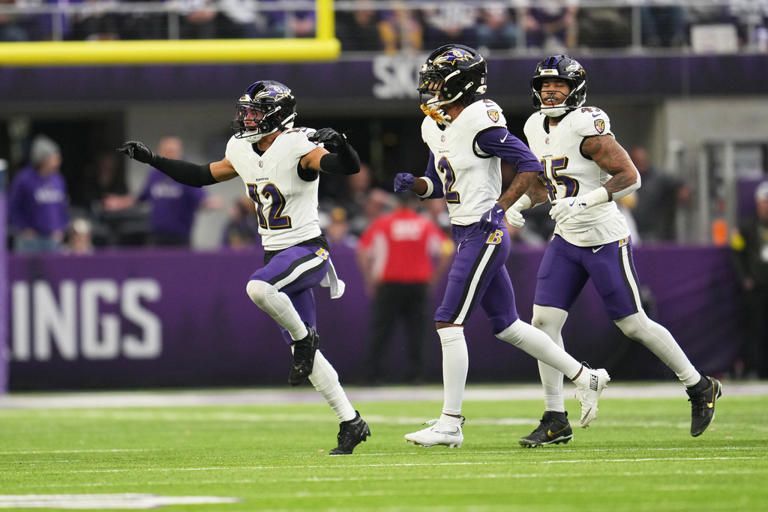 Ravens win 3rd straight game, get 3 takeaways to take down gaffe-prone ...