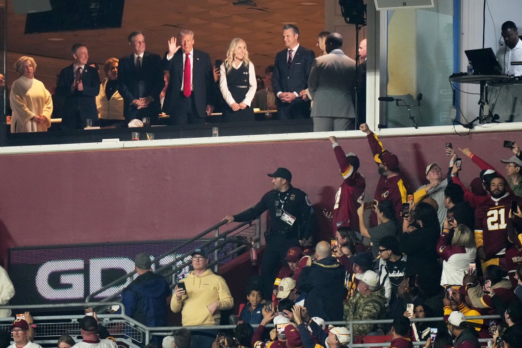 Trump offers NFL game commentary after flying Air Force One over ...