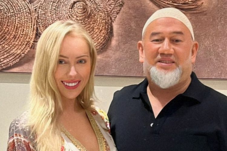 Penyanyi AS Tak Sadar Nikahi Sultan Malaysia, Kini Ajukan Gugatan Cerai