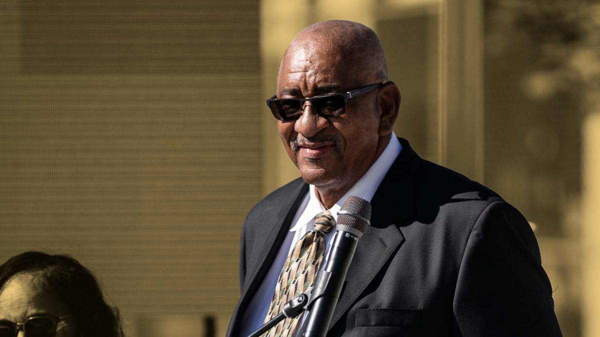 George Gervin reveals what he bought after signing his first contract ...