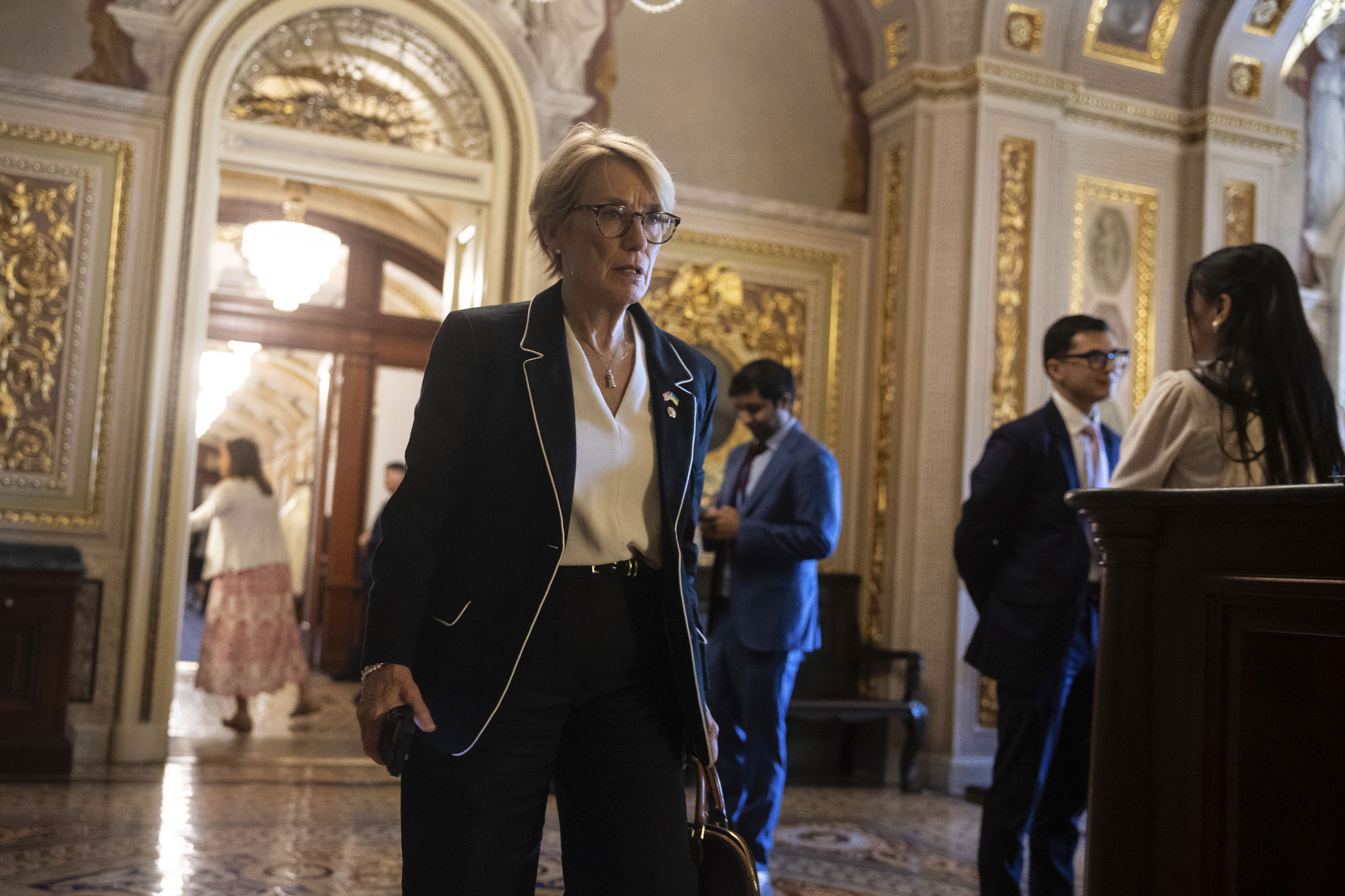 Senate advances plan to end historic shutdown in bipartisan breakthrough