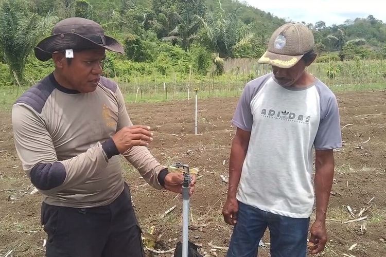 Pahlawan Petani, Polisi Baubau Ciptakan Kincir Air untuk Tanaman