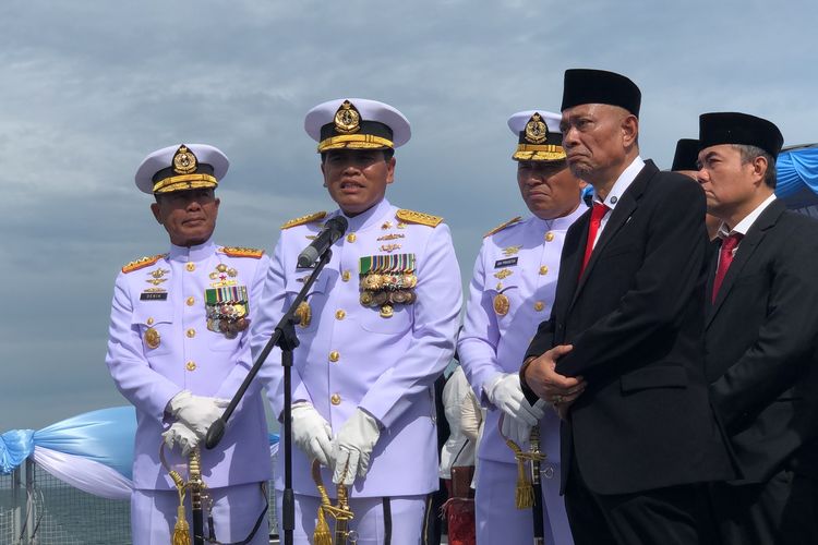 Peringati Hari Pahlawan, TNI AL Ajak Keluarga Pahlawan KRI Macan Tutul di Teluk Jakarta