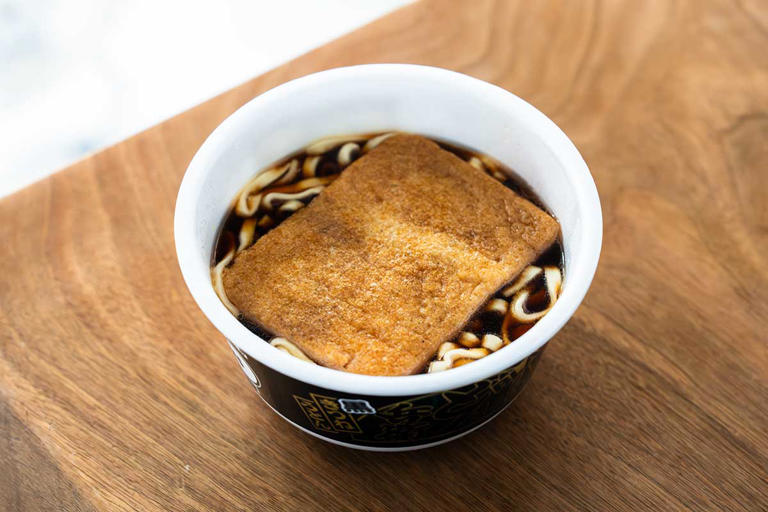 真っ黒でも味は最高！新発売【日清のどん兵衛】はキレッキレな美味