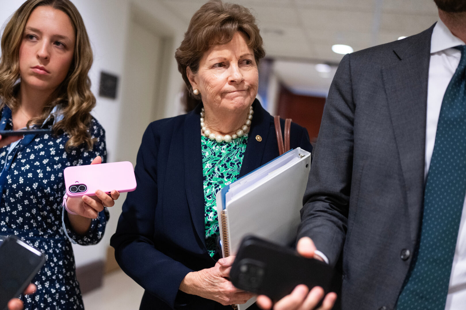 Deal to end government shutdown goes down to the wire in Senate