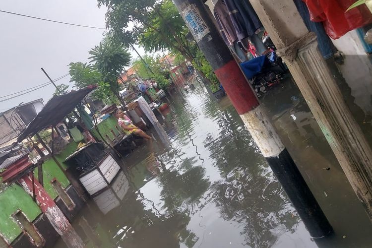Banjir Mengancam Warga Tambak Mayor, Sungai Menyempit hingga Motor Hilang Terbawa Arus