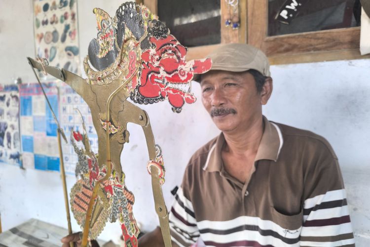 Ki Sudirman, Berjuang Miskin untuk Lindungi Budaya Wayang Kulit Madura