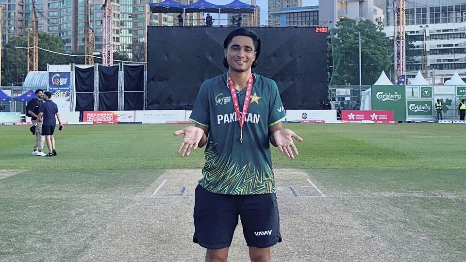 Muhammad Shahzad fails miserably at mimicking Hardik Pandya's iconic ...