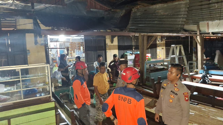 Badai Menerjang Terminal Sidomulyo, 7 Kios Warga Rusak