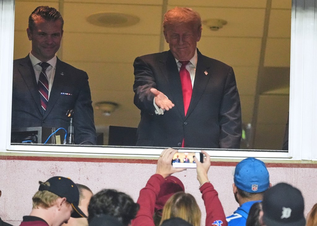 Trump offers NFL game commentary after flying Air Force One over ...