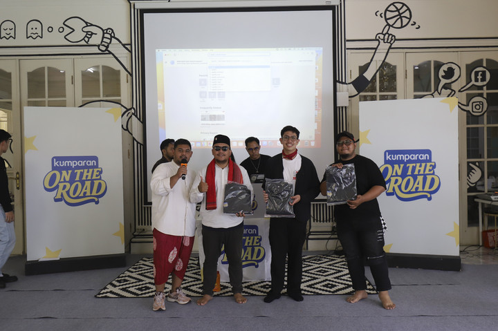Foto: Berkendara hingga Karaoke di Kumparan On The Road