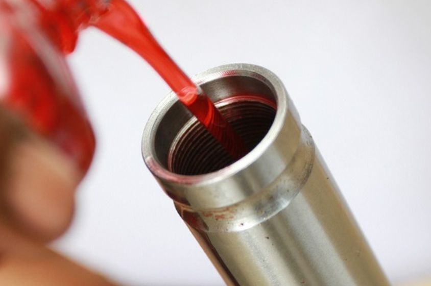 Ciri Oli Sokbreker Depan Motor Rusak, Suara Berisik Terdengar