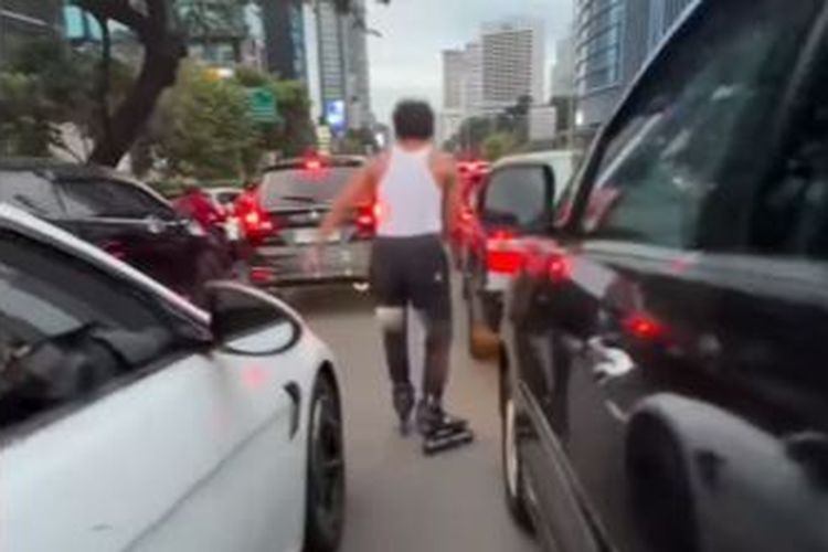 Aksi Sepatu Roda Viral di Jakarta Macet, Pelaku Terancam Sanksi