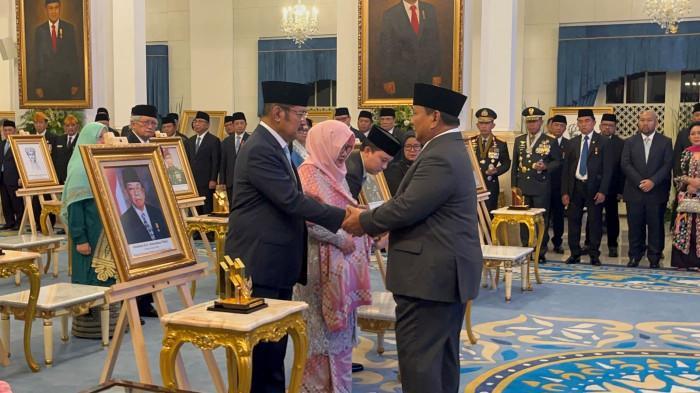 Daftar 10 Tokoh Pahlawan Nasional, Termasuk Soeharto, Diwarnai Protes