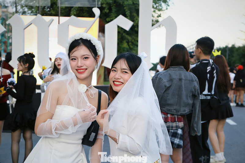 Khi gần 100.000 người đổ về Hưng Yên