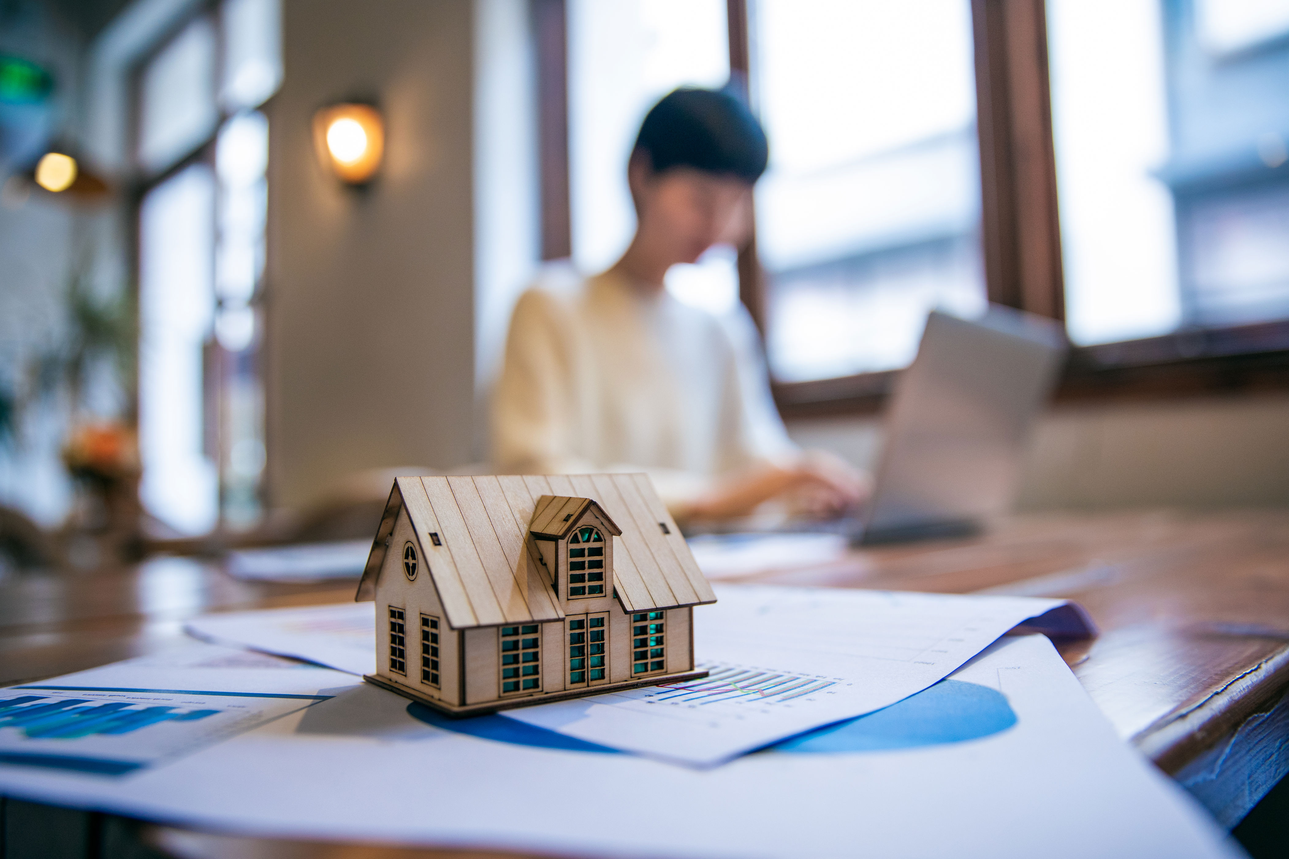 Better Dividend Stock: Realty Income vs. AGNC Investment