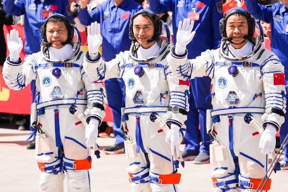 3 Astronot Tiongkok Terjebak di Luar Angkasa, Kapsul Hancur oleh Puing Antariksa